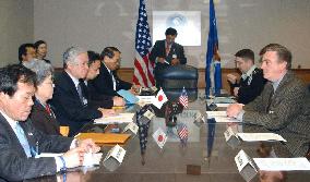 (1)Abductees' kin meet White House, Pentagon officials